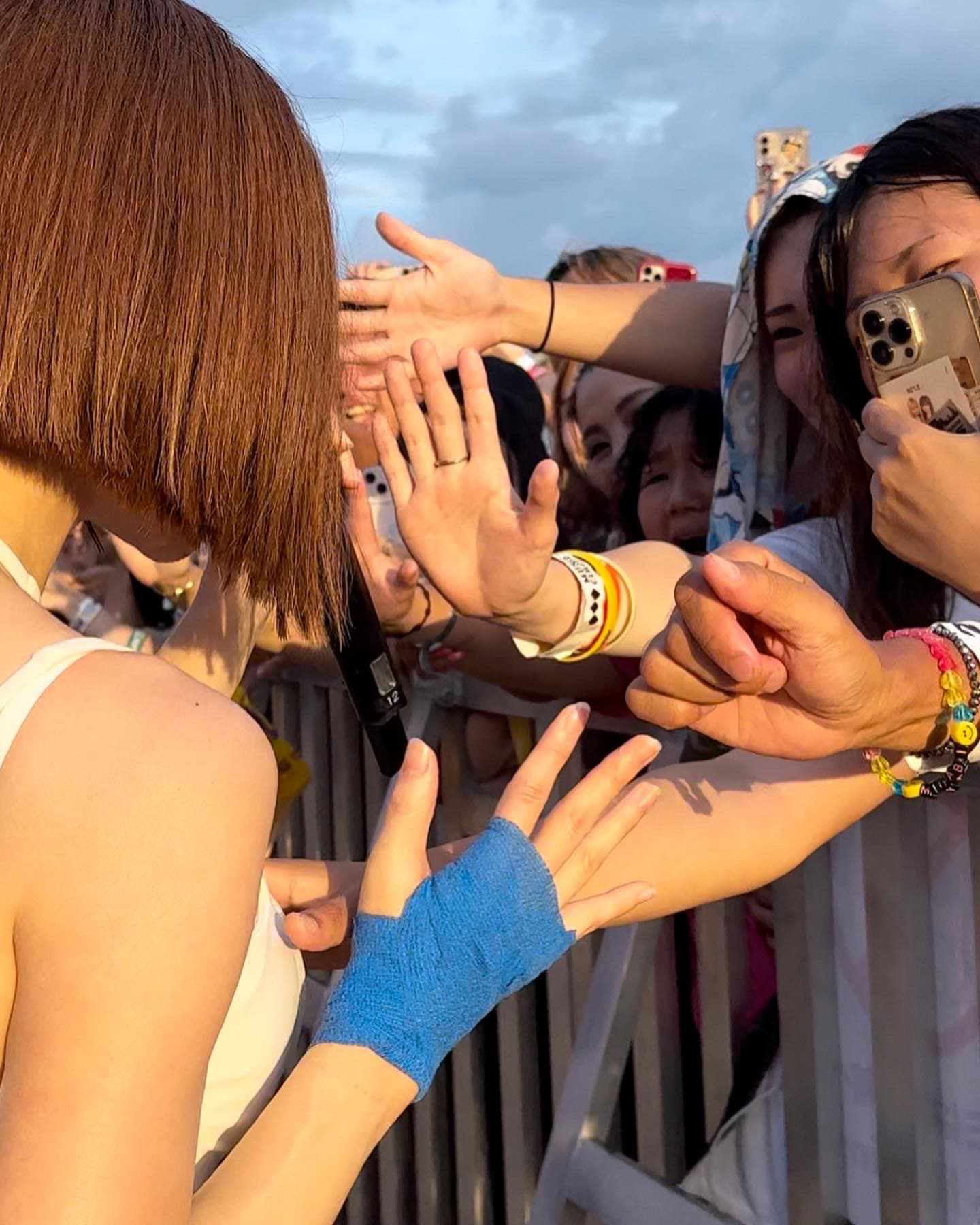 韩国性感DJ SODA出席大阪音乐祭遭男女观众袭胸性骚 Facebook-第9张