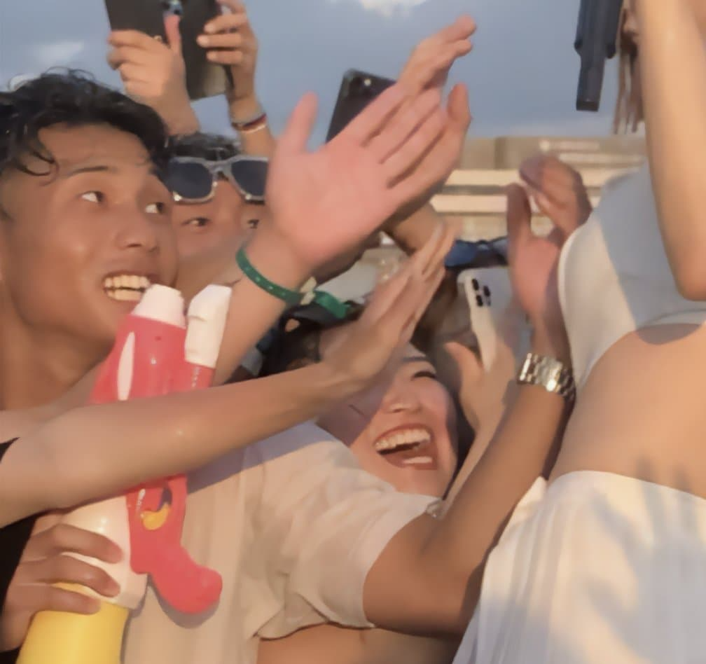 韩国性感DJ SODA出席大阪音乐祭遭男女观众袭胸性骚 Facebook-第6张